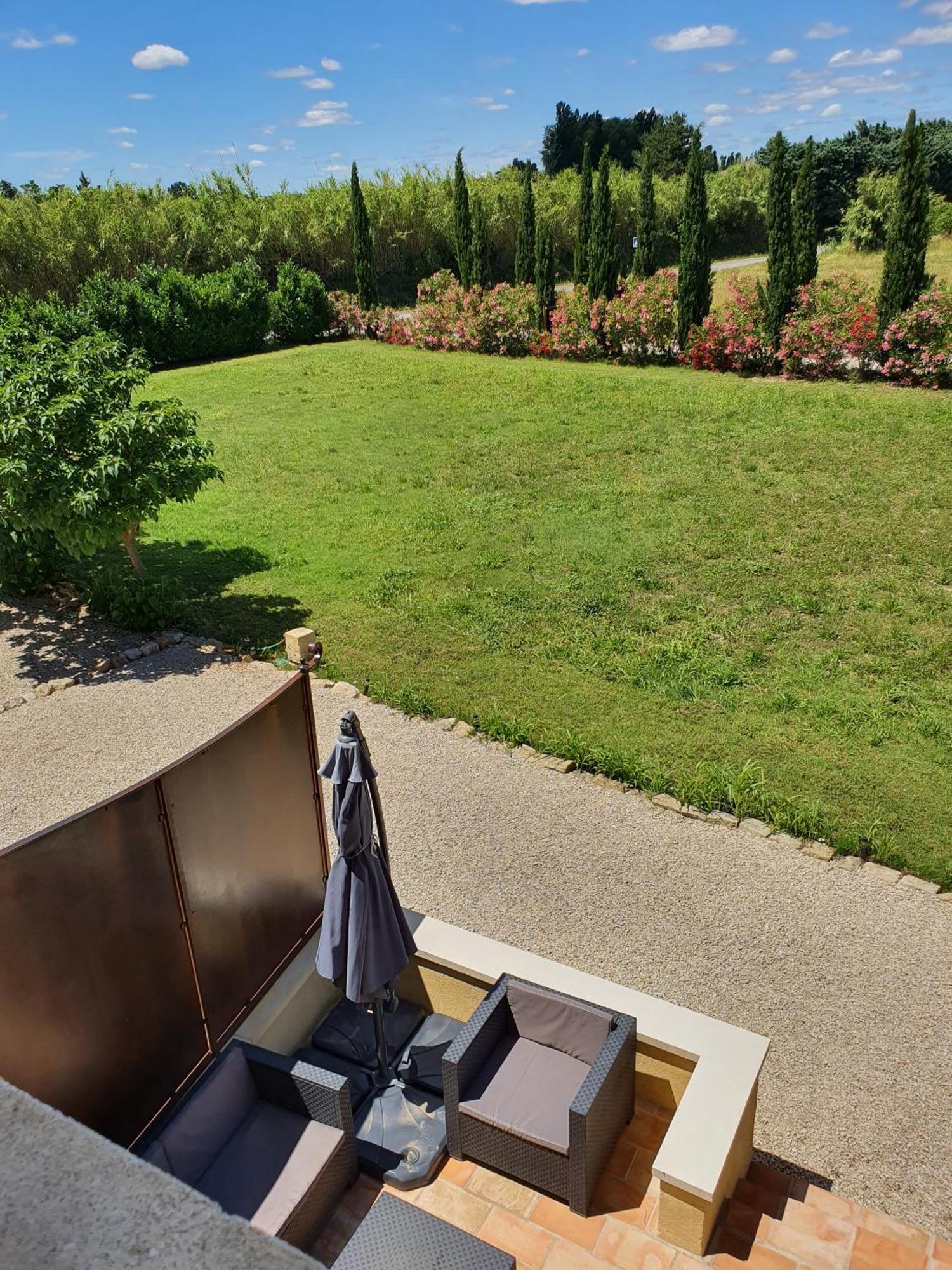 Le Mas De Guiguite Mézoargues Exteriör bild
