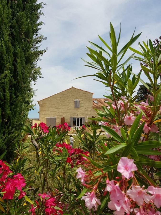 Le Mas De Guiguite Mézoargues Exteriör bild