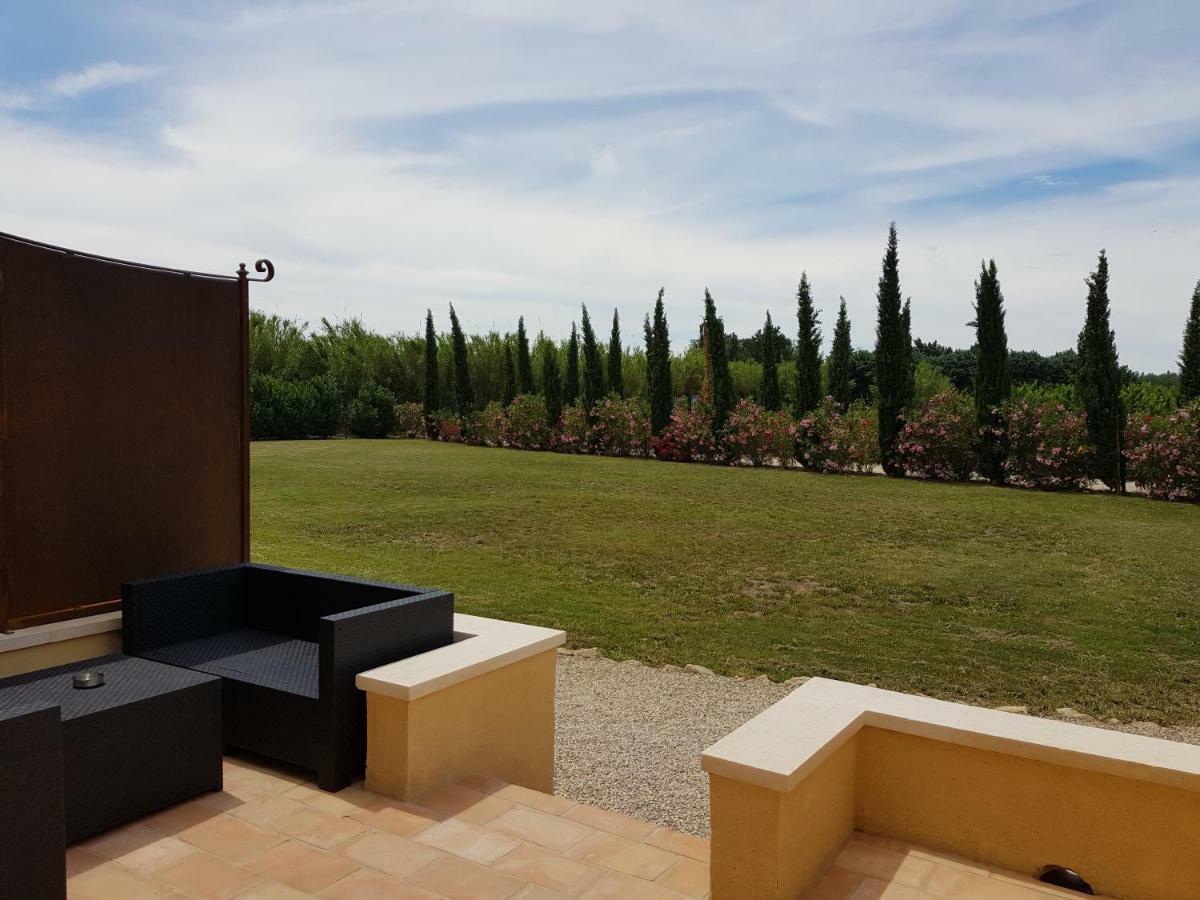Le Mas De Guiguite Mézoargues Exteriör bild